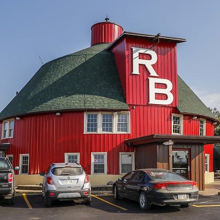 Round Barn Lodge Spring Green Exterior photo